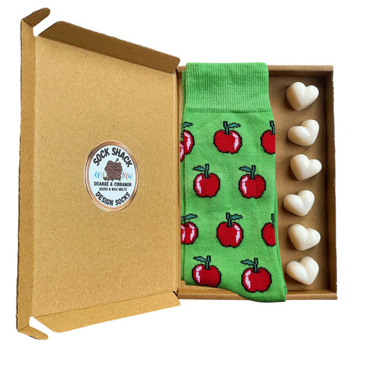 Rosy Red Orchard Of Cider Apples Bright Green Mens Socks & Wax Melts Gift Set