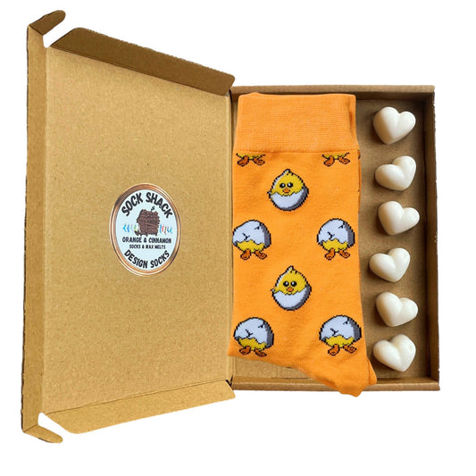 Cute Yellow Ducklings Hatching From Eggs Men's Socks & Wax Melts Gift Set