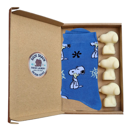 Snoopy Woodstock Hugging Peanuts Cartoon Beagle Dog Mens Socks & Wax Melts Gift