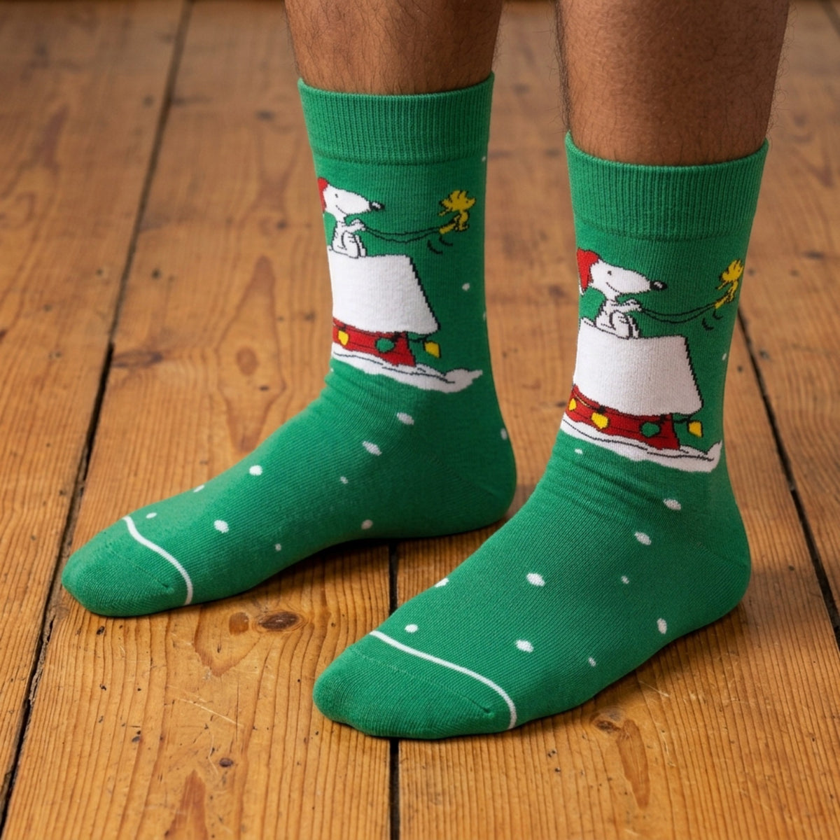 Christmas Snoopy & Woodstock Kennel In The Snow Mens Green Socks