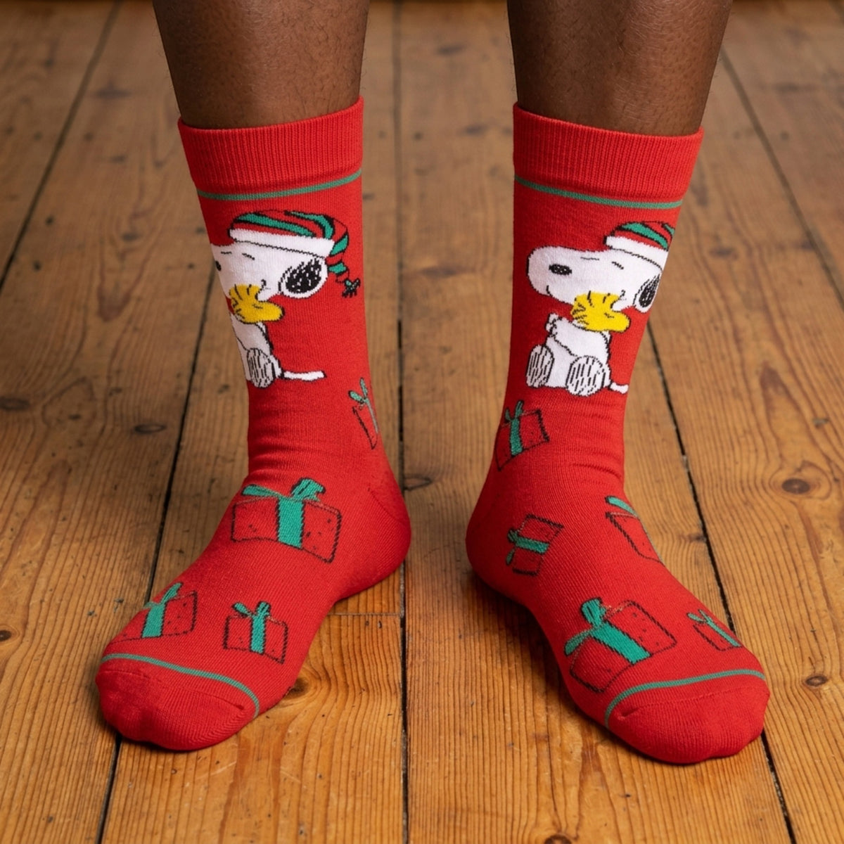 Snoopy Hugging Woodstock Festive Christmas Gifts Mens Red Socks