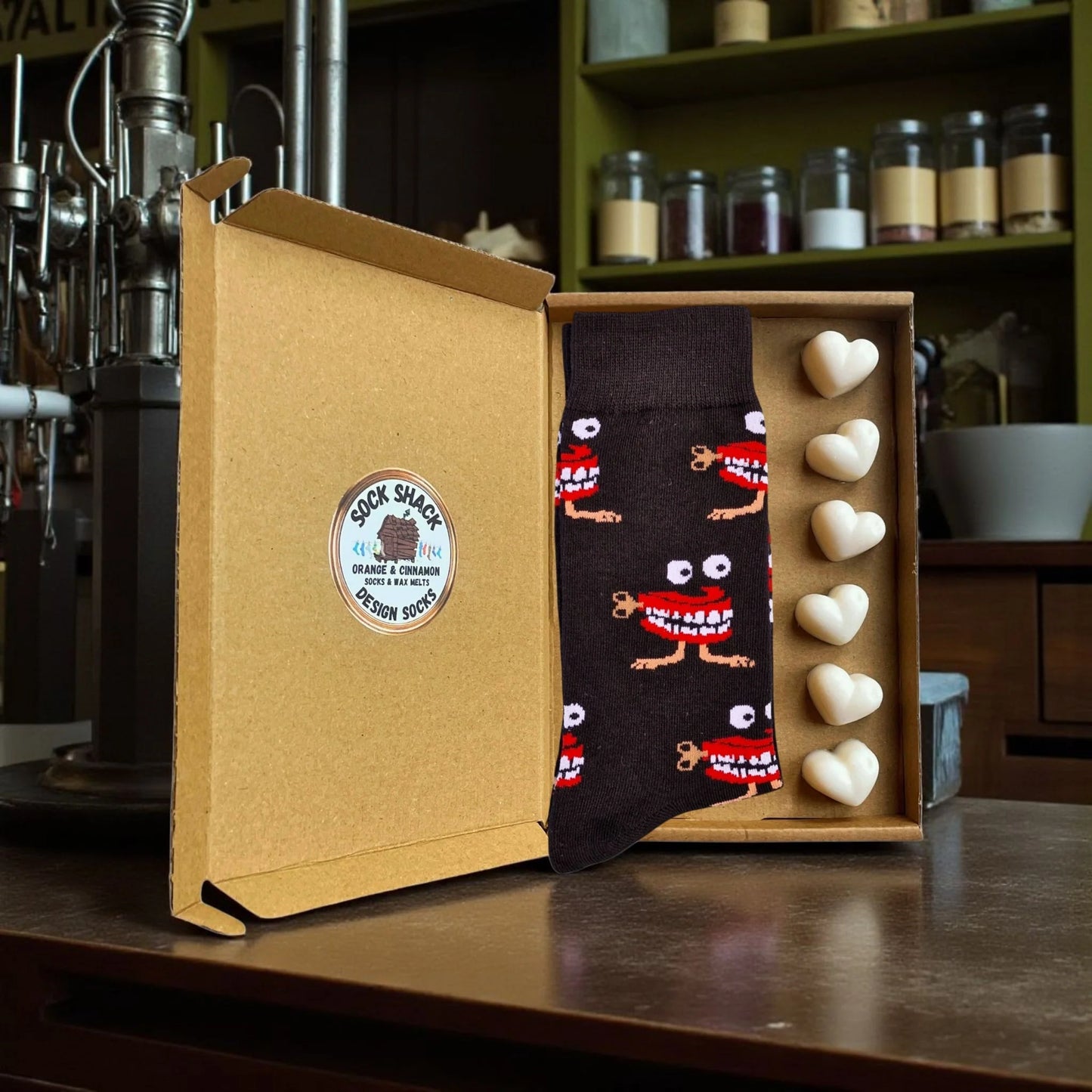 Chattering False Teeth Clockwork Dental Dentist Mens Socks & Wax Melts Gift Set